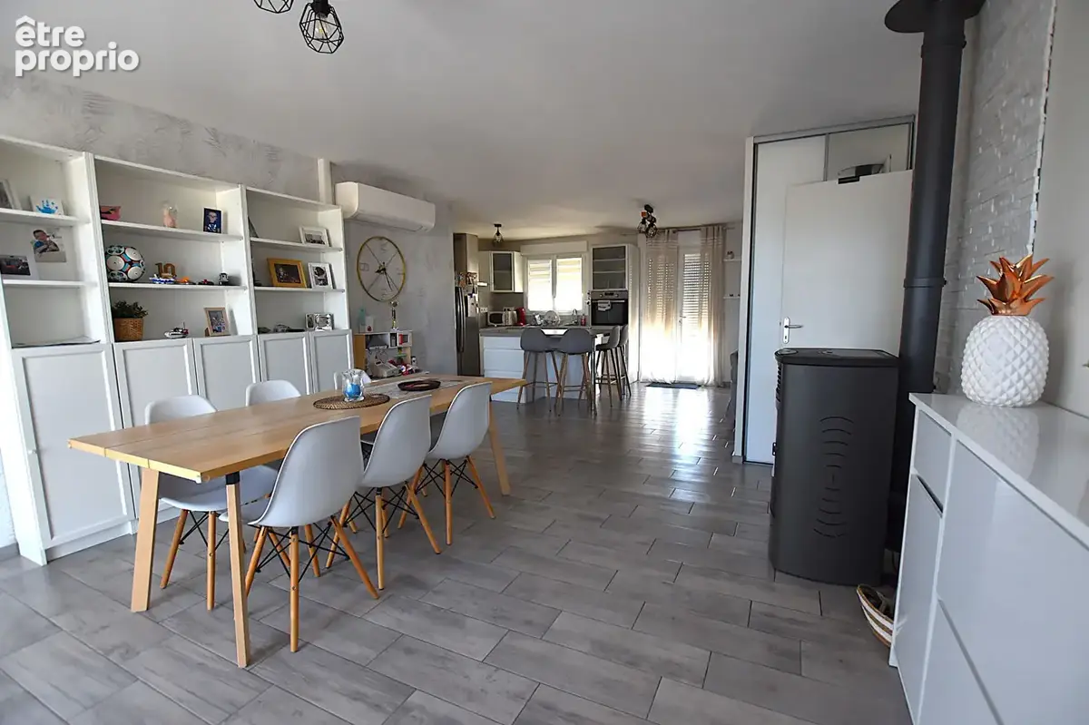 Plain pied avec piscine et terrain de 7500 m2 - photo 3