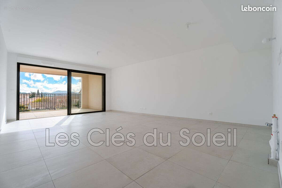Appartement à LA CRAU
