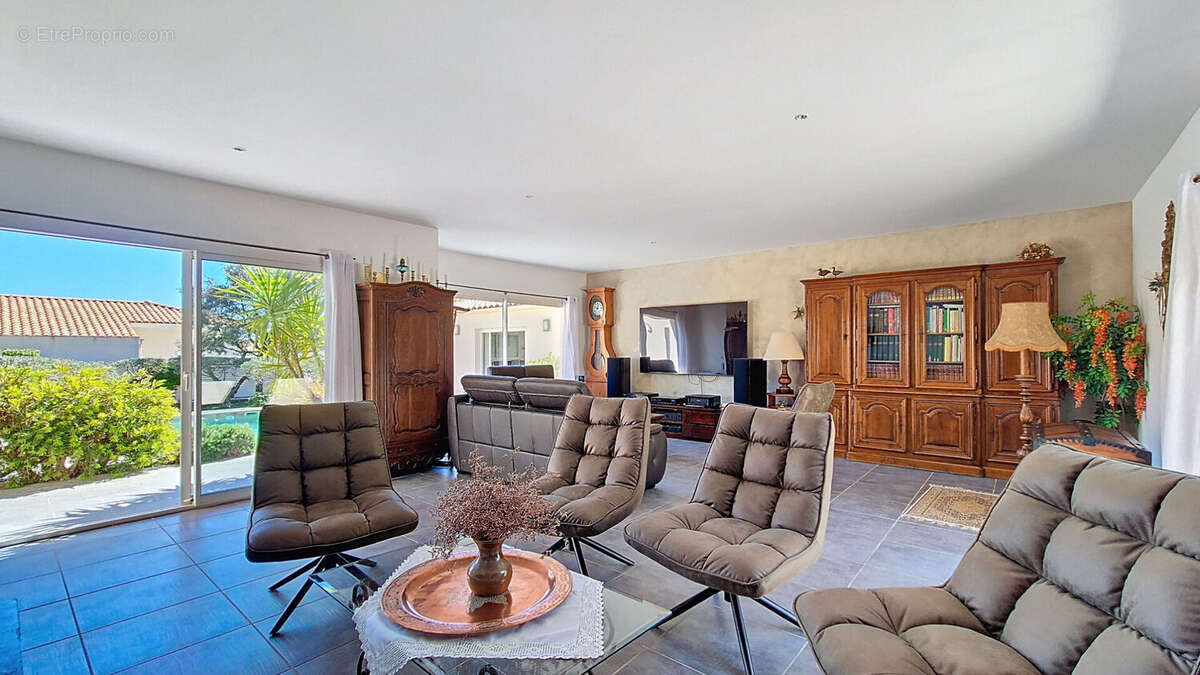 Villa contemporaine familiale de 220 m² en fond d'impasse, au calme et sans vis-à-vis - photo 6
