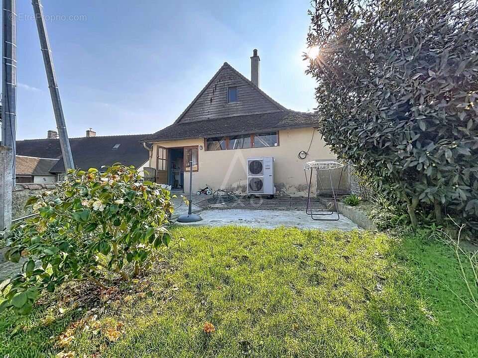Maison à SAINT-COSME-EN-VAIRAIS