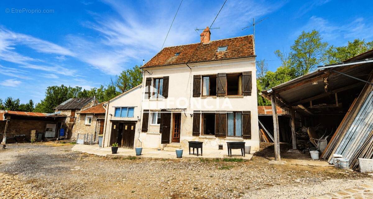 Maison à NANTEUIL-NOTRE-DAME