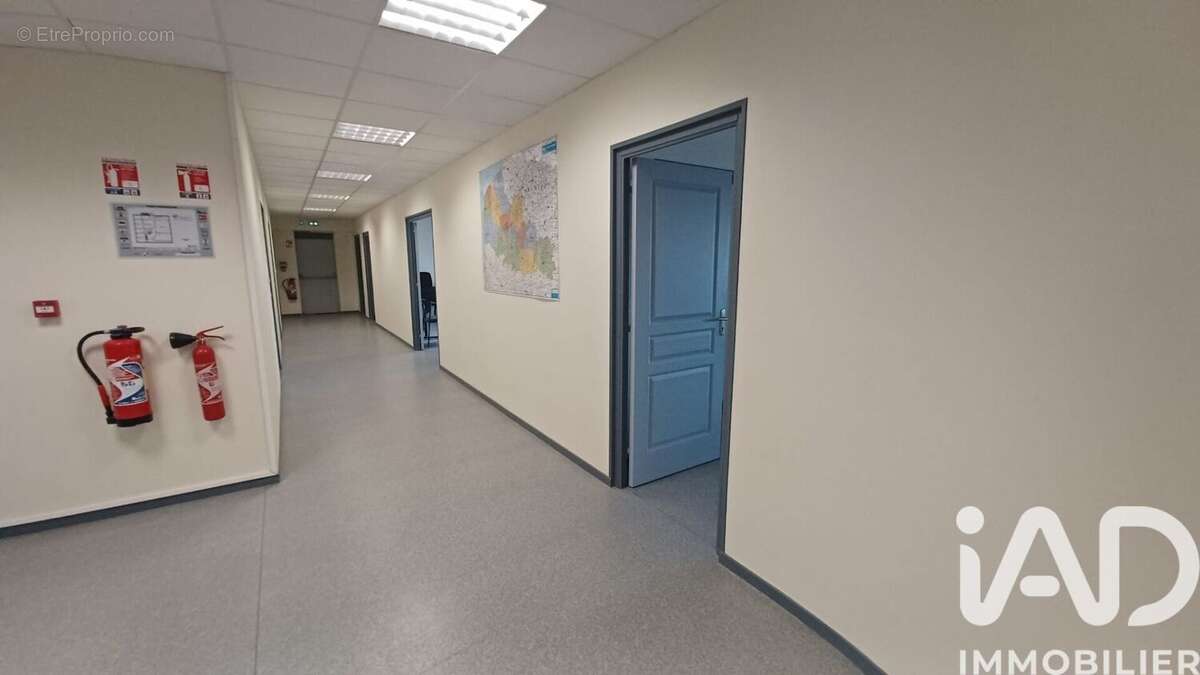 Photo 1 - Commerce à MENNEVILLE