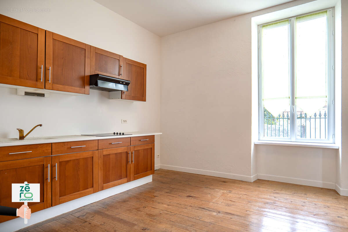 Maison à CHAMPAGNE-LES-MARAIS