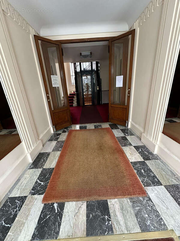 Appartement à PARIS-16E