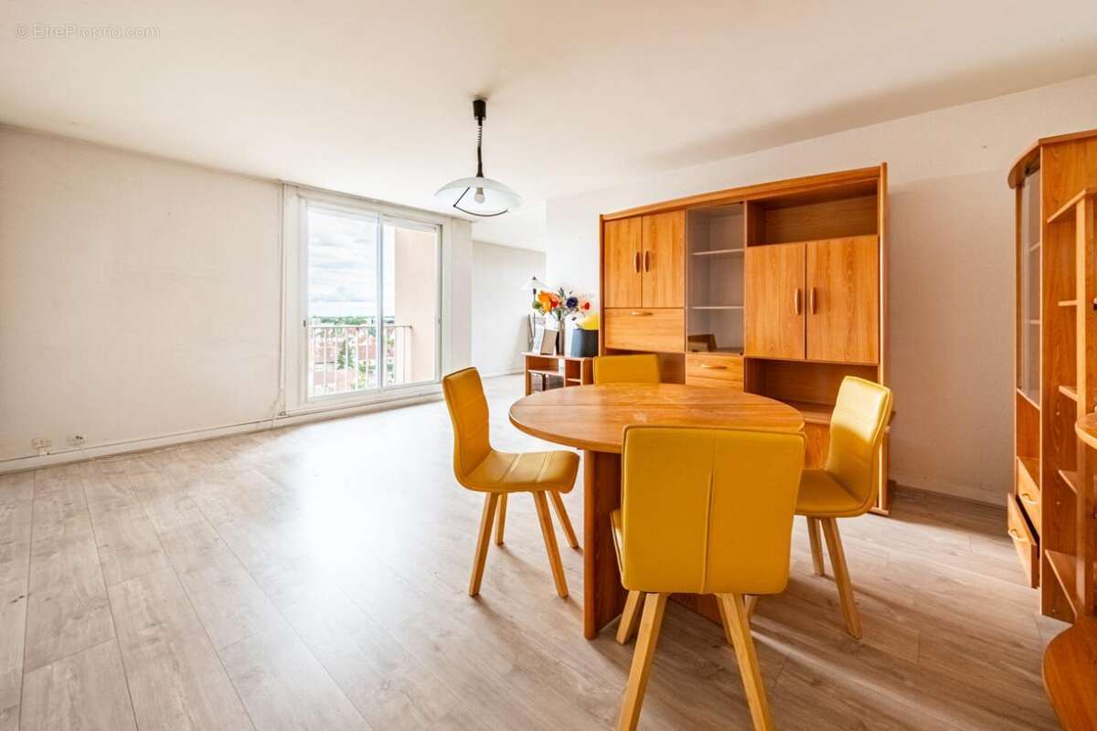 Appartement à CHENOVE