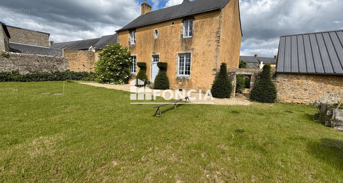 Maison à CONLIE