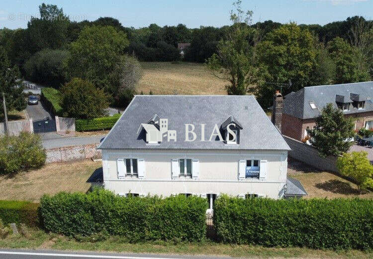 Photo Maison à Pont-L'eveque au prix de 349 900€