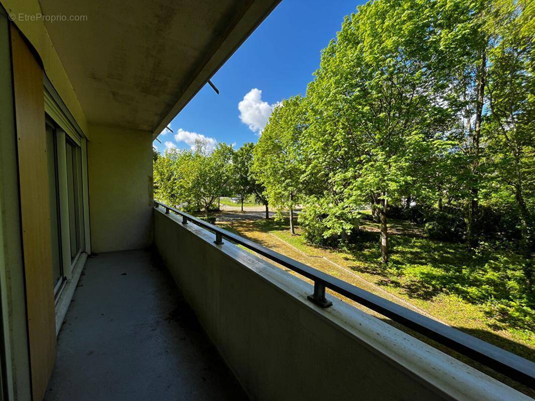 Appartement à PELLOUAILLES-LES-VIGNES