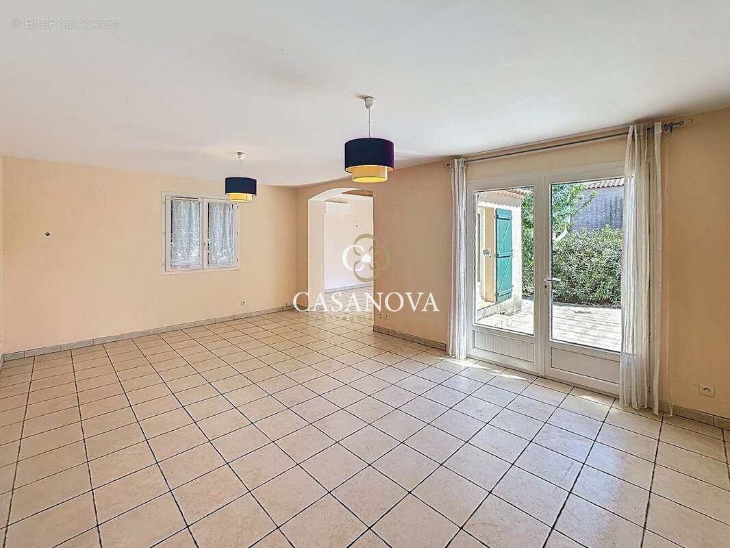 Maison à PERET