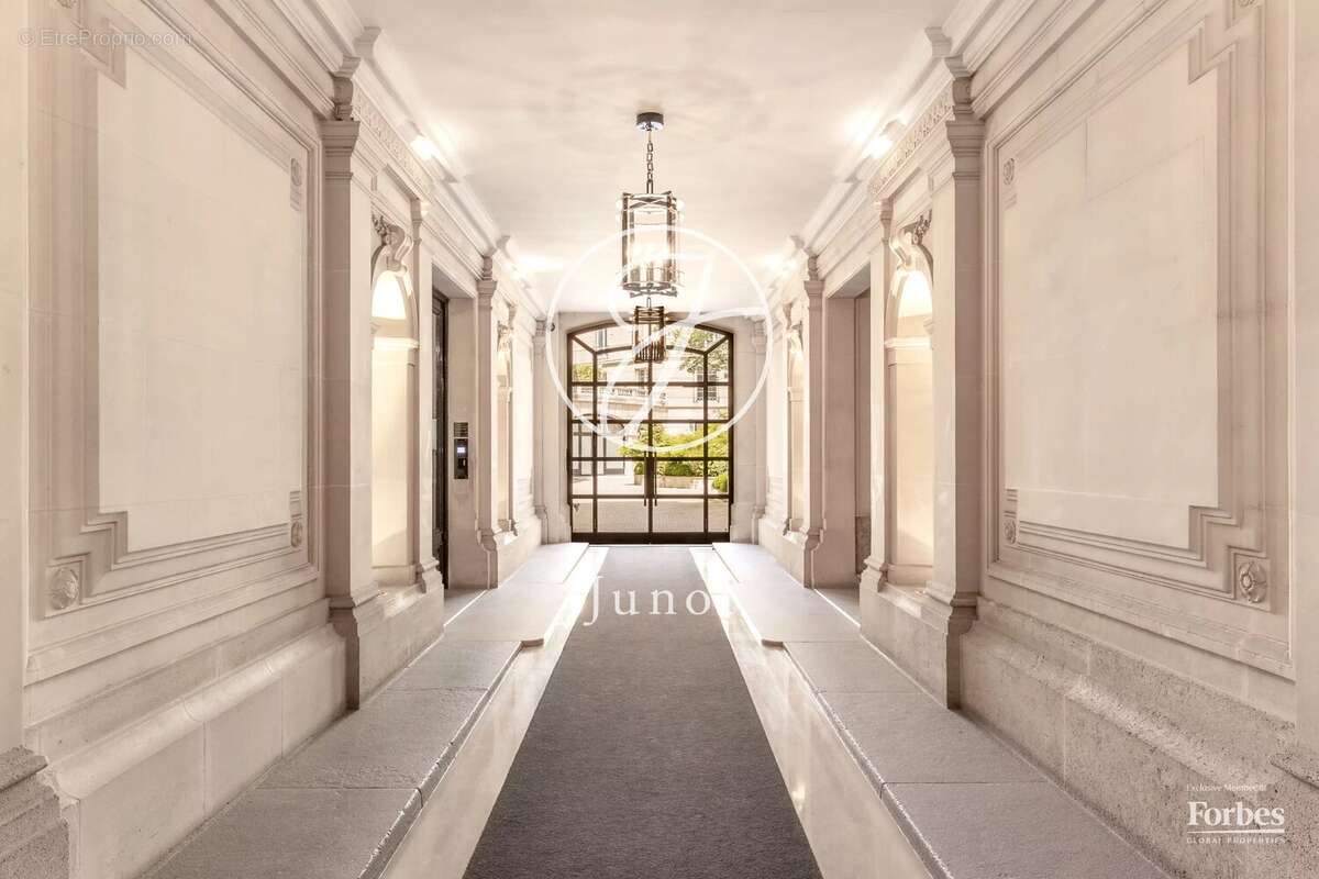 Appartement à PARIS-8E