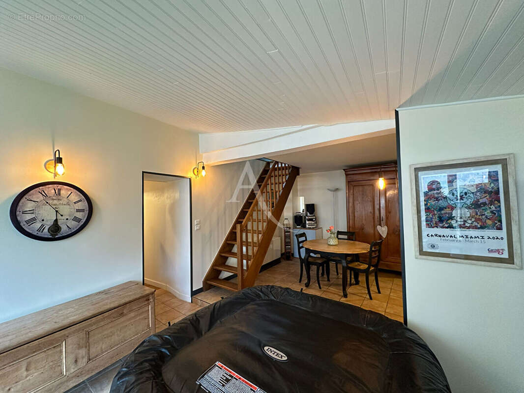 Maison à AMBRIERES-LES-VALLEES