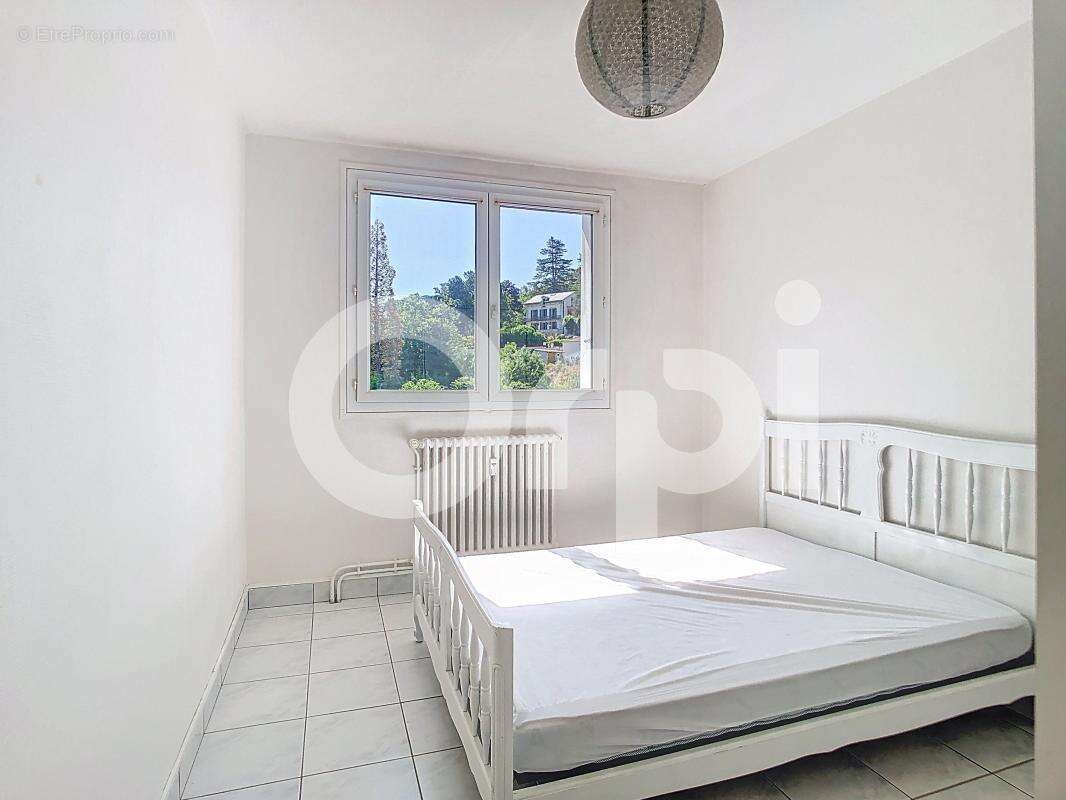 Appartement à NOTRE-DAME-DE-SANILHAC