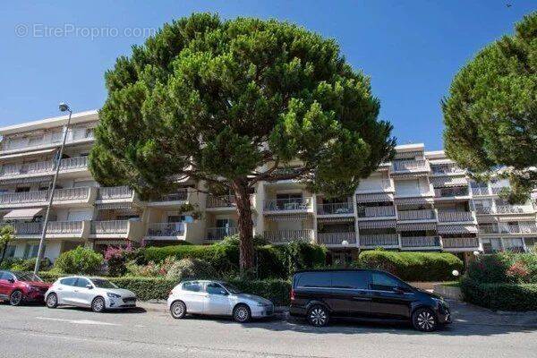 Appartement à SAINT-LAURENT-DU-VAR