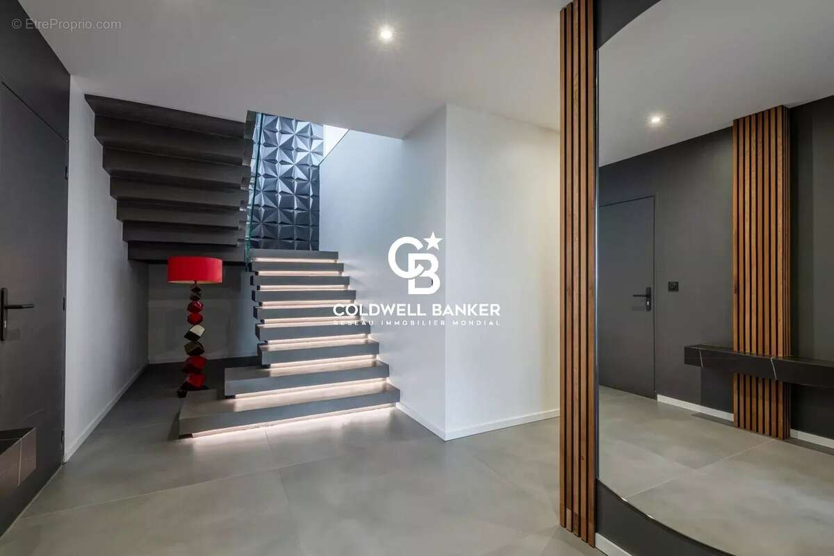Maison à CRANVES-SALES