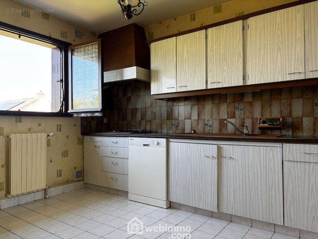 ... la cuisine de 11 m2, - Maison à POITIERS