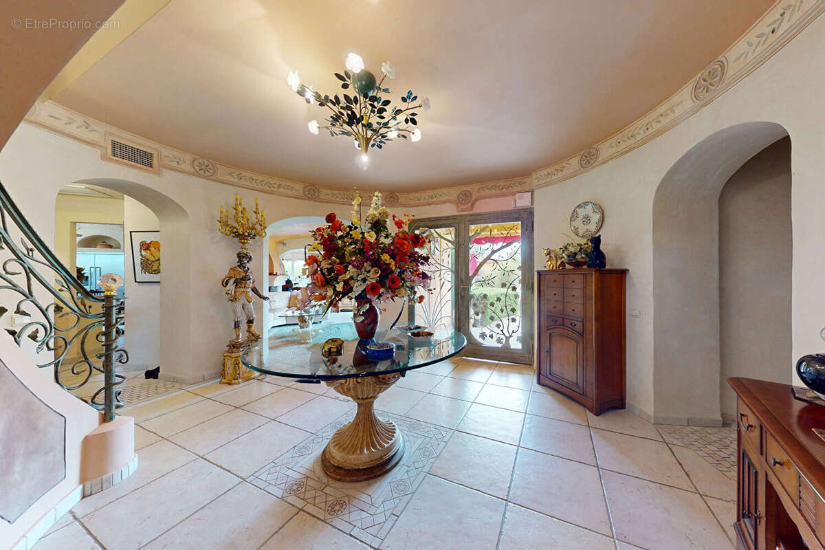 Belle Propriété atypique 207m² piscine Saint-Cyprien- 66750 - photo 3