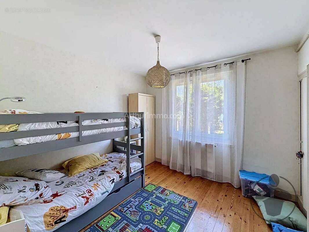 Maison à COUTRAS