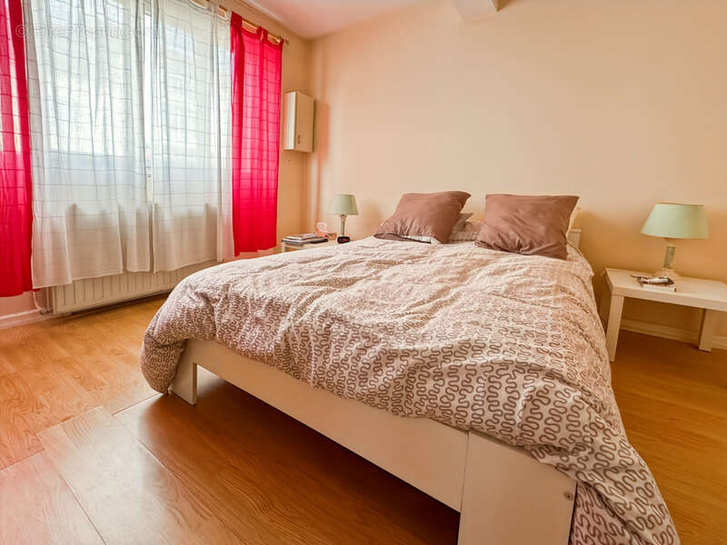 Maison à LA CLAYETTE