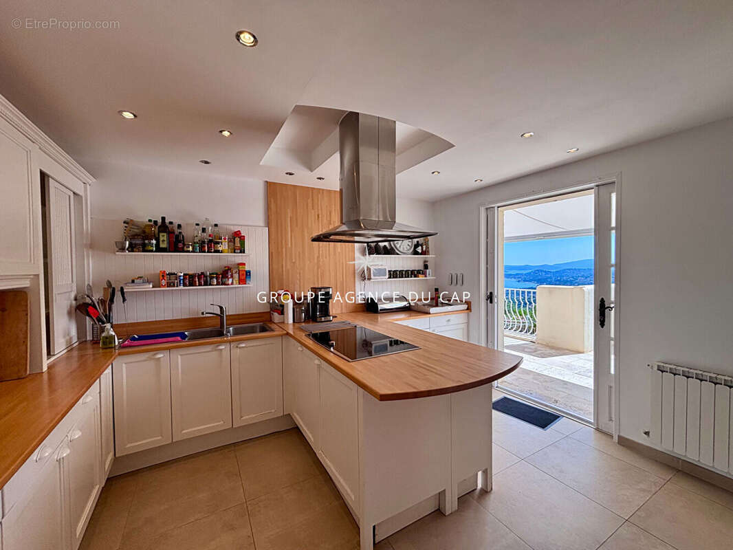 Maison à LES ISSAMBRES