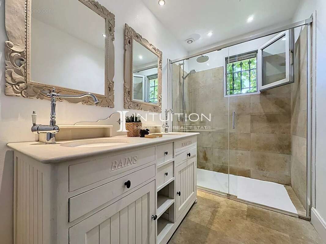 Mougins - Les Colles : Authentique villa de charme avec piscine - photo 23