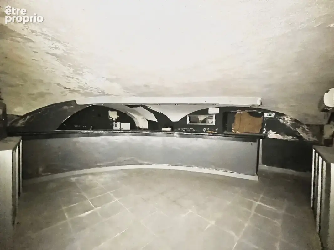 Bastia – port : caves atypiques à fort potentiel 150 m² - photo 4