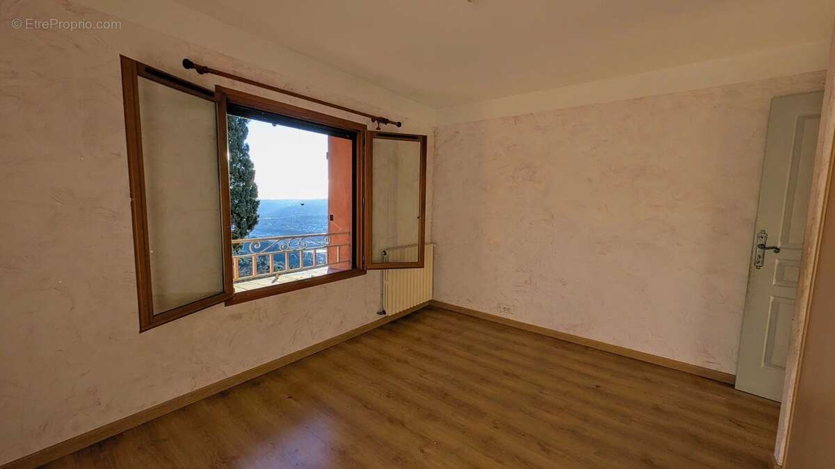 Maison à CASTAGNIERS