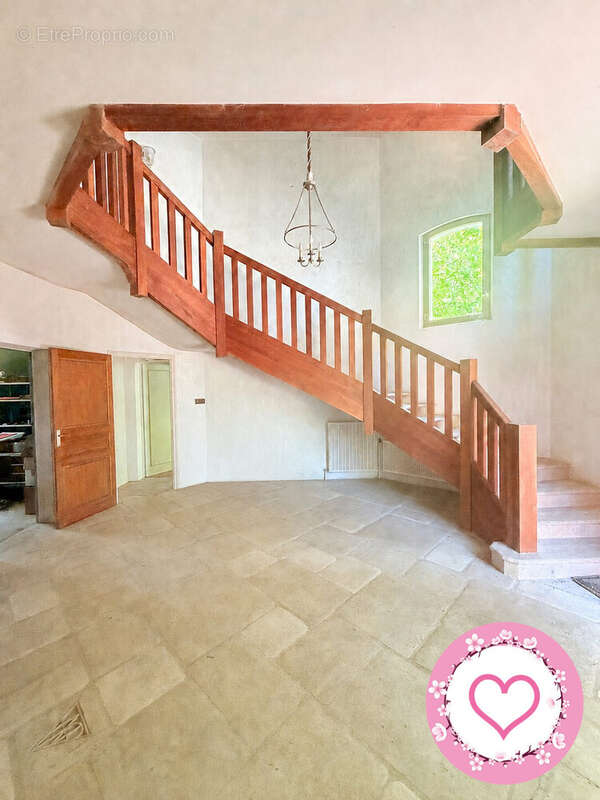 Maison 249 m² à Guilly  - photo 5