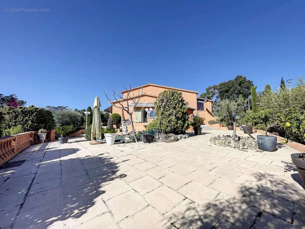 Maison à MANDELIEU-LA-NAPOULE