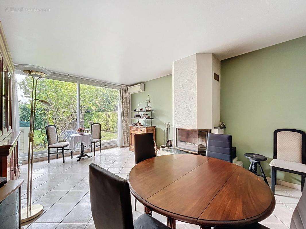 Maison à VOISINS-LE-BRETONNEUX