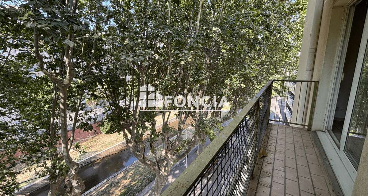 Perpignan proche place catalogne  avec vue sur les quais t1 avec grand balcon - photo 2