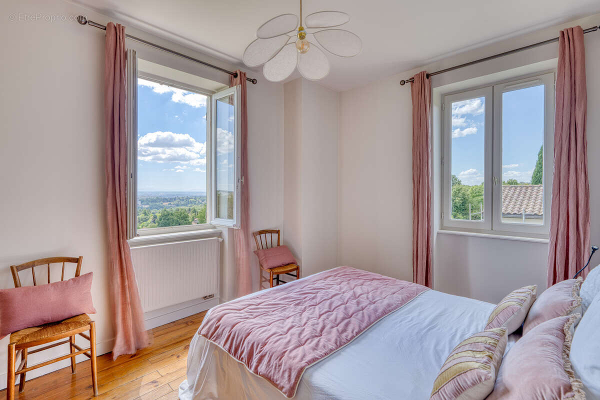 Propriété 10 pièces - 6 chambres avec vue panoramique et piscine à débordement - photo 12