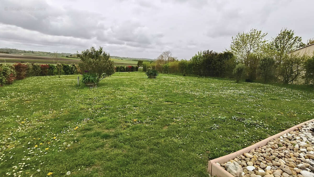 Maison à SAINT-MARTIAL-DE-MIRAMBEAU