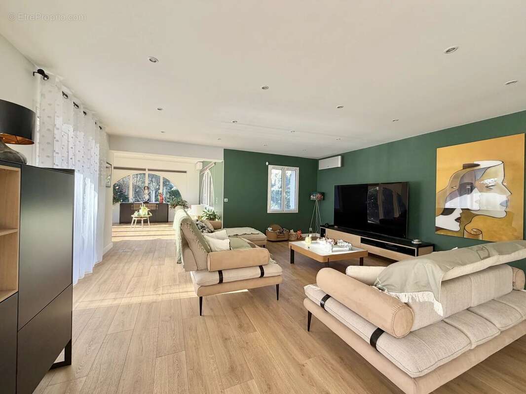 Maison à SAINT-LAURENT-DU-VAR