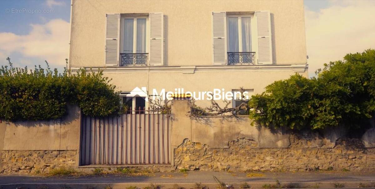 Maison à SAINT-THIBAULT-DES-VIGNES