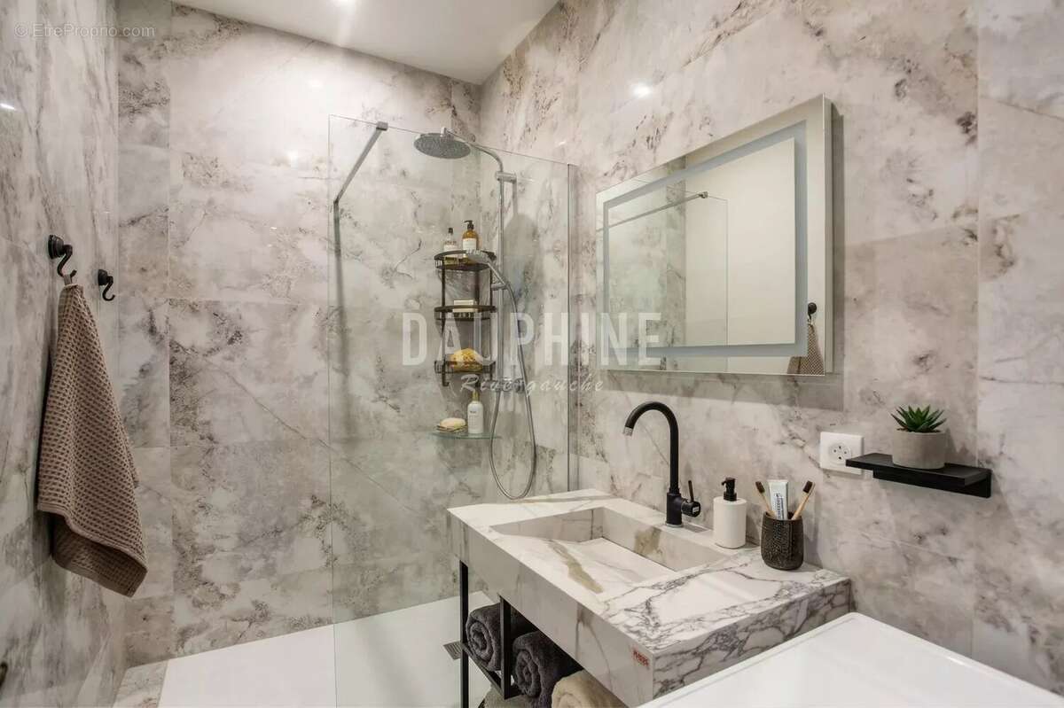 Appartement à PARIS-8E