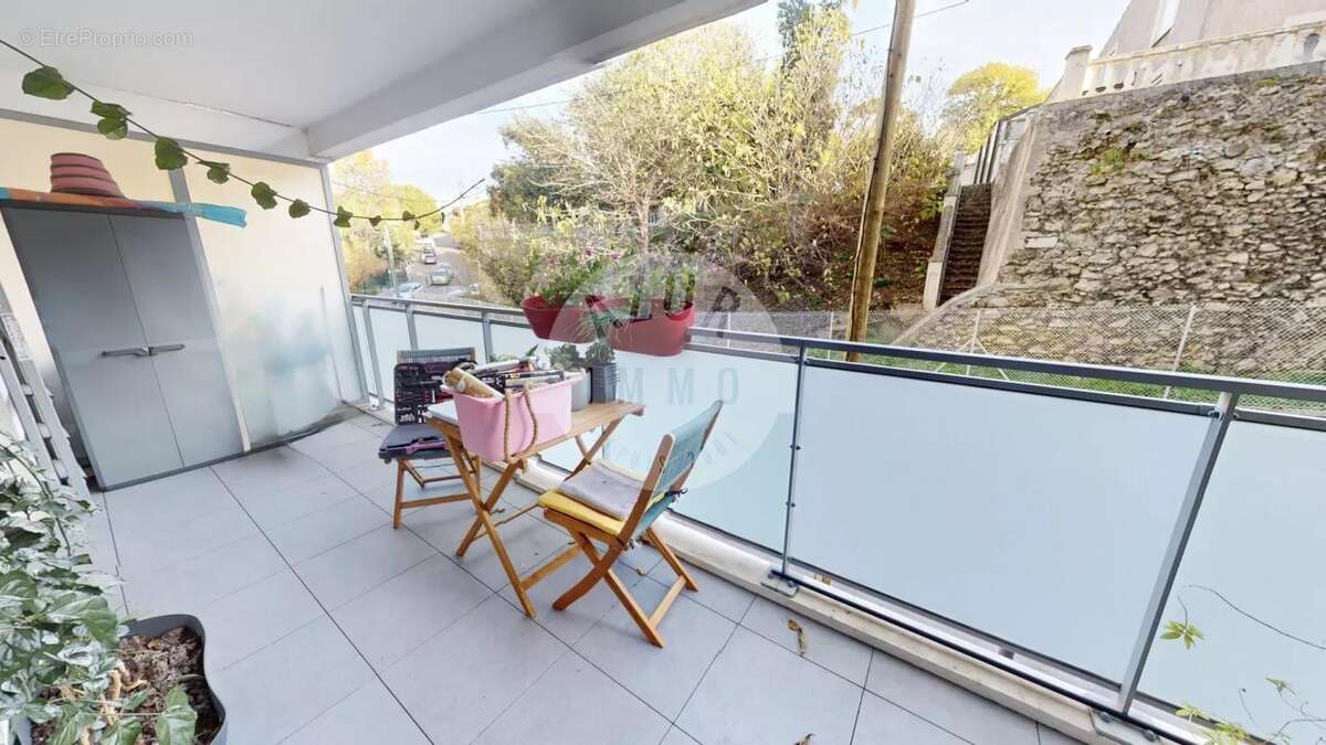 Appartement à MARSEILLE-4E
