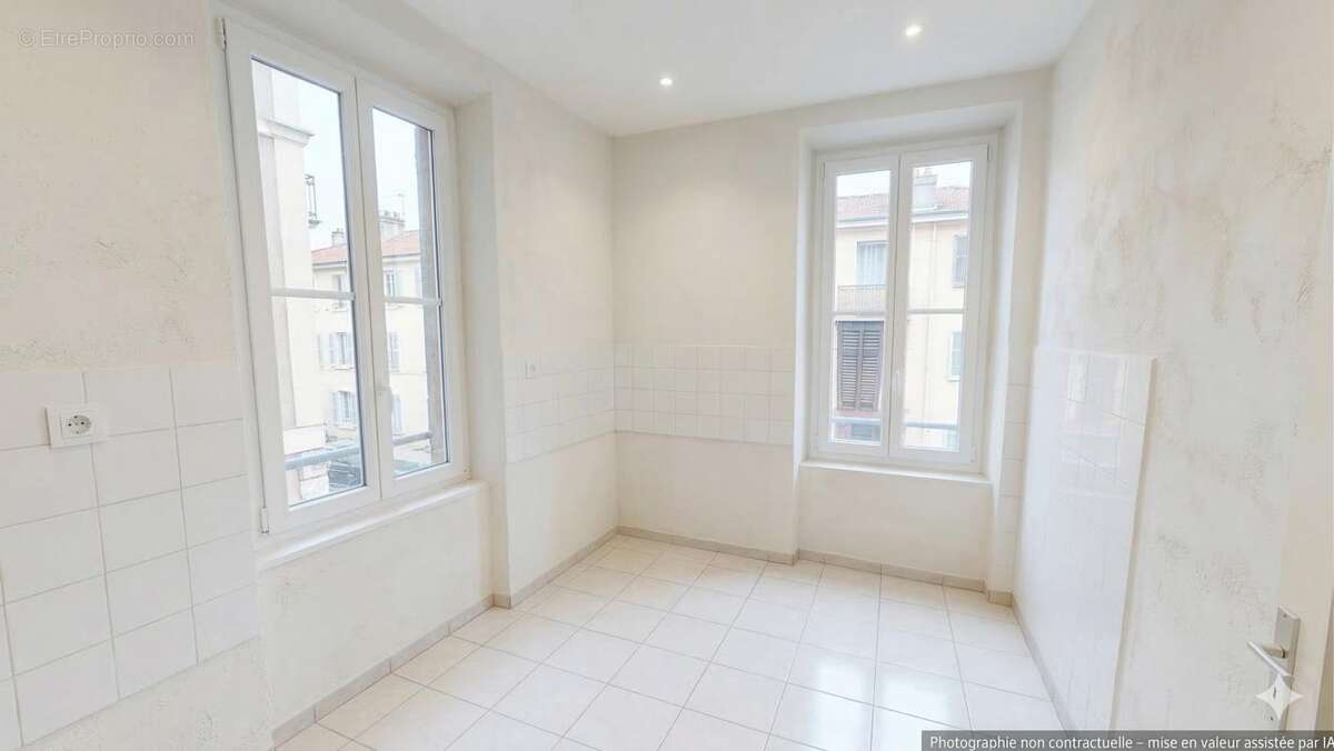 Appartement à CONTES