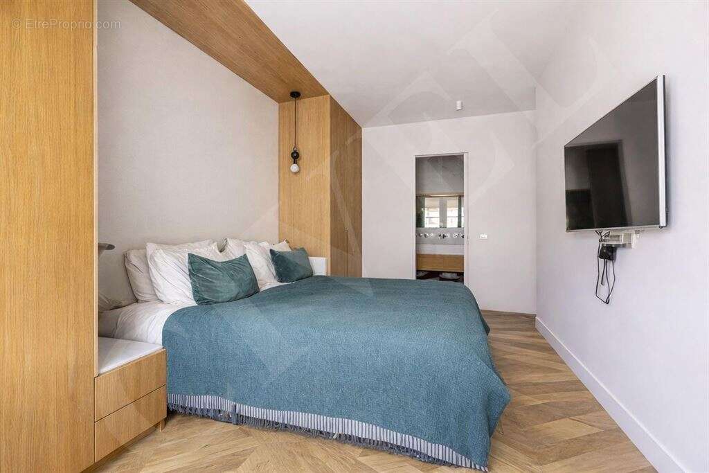 Appartement à PARIS-17E