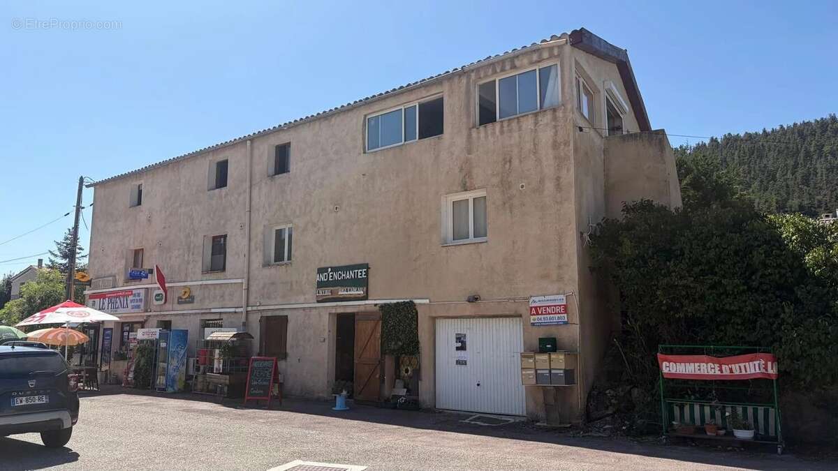 Ensemble immobilier avec commerces et logements – Idéal investisseur - photo 2