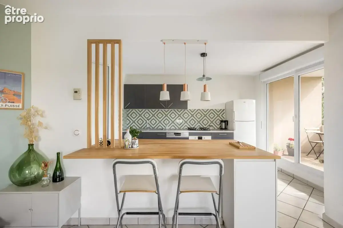 Villeurbanne Place Ronde - Grand T4 de 94m² avec double balcon et vue dégagée - photo 5