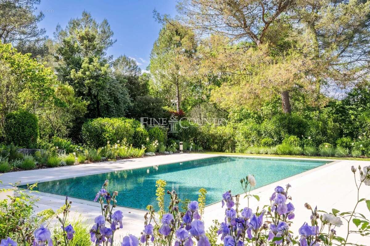 Maison à TOURRETTES