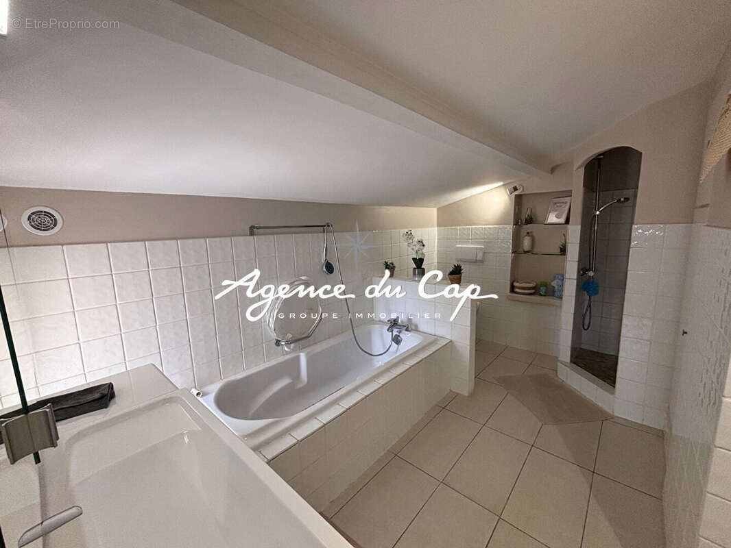 Maison à LES ISSAMBRES