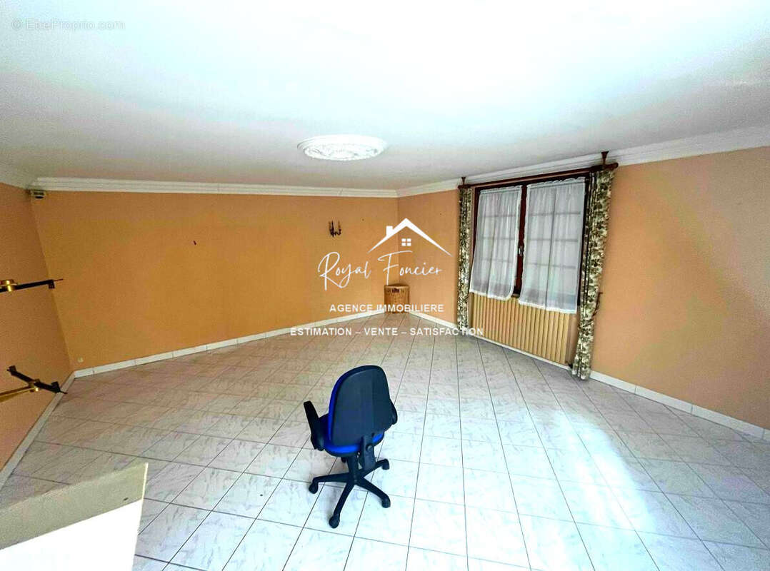 Séjour - Maison à LES ORMES