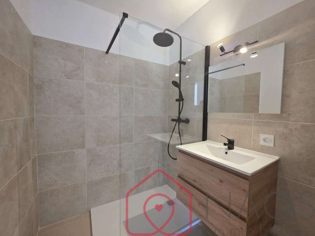 Appartement à VINON-SUR-VERDON