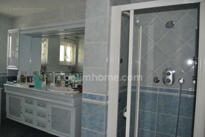 Maison de 120m2 à 5 minutes du bourg de BRIE et de CHAMPNIERS (16) - photo 8