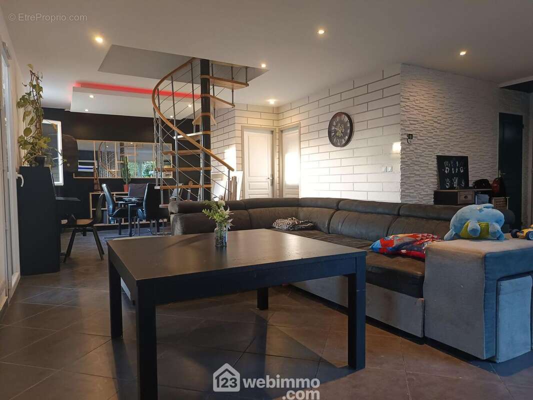 Maison à MALAUSSANNE