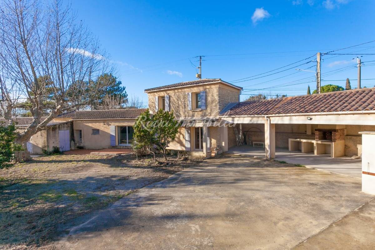 Maison à L'ISLE-SUR-LA-SORGUE