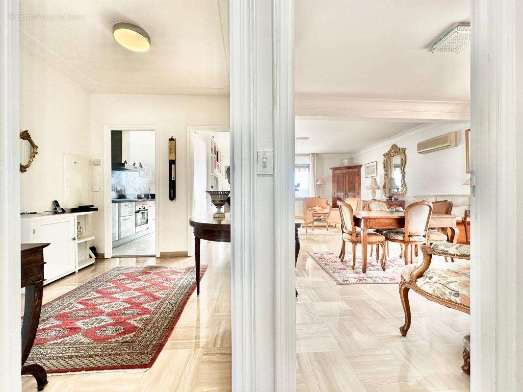 Appartement à SAINT-LAURENT-DU-VAR