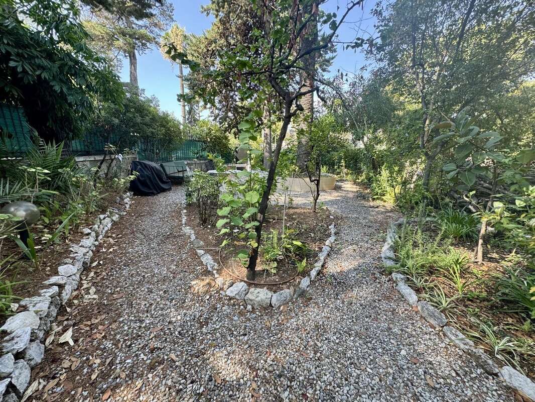 Nice – Bas Cimiez  Élégant RDJ - Résidence de prestige - photo 4