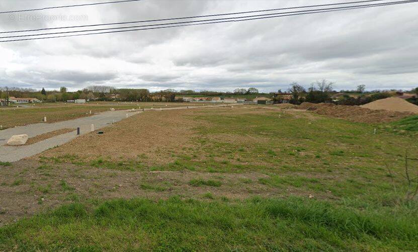 Terrain à MAUZE-SUR-LE-MIGNON